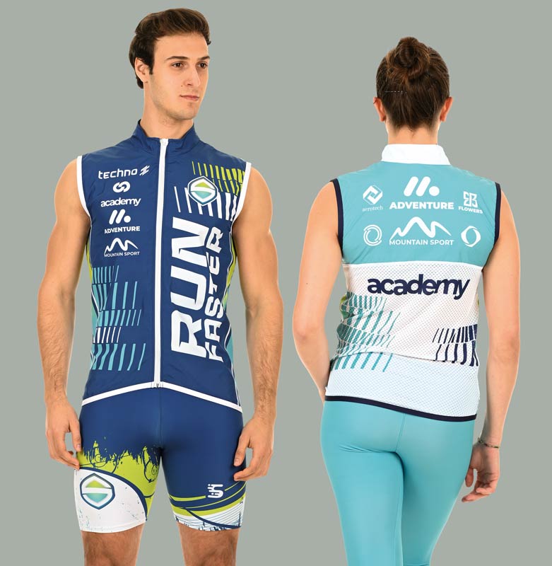 Completo beach volley femminile, modello donna realizzato in tessuto elastic polyester (88% poliestere - 12% elastan, 230 gr) con vestibilità slim, mostrato in vista frontale e posteriore.